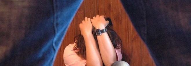 Violentata a 12 anni, resta incinta e tenta il suicidio. Il pedofilo l'aspettava a scuola - 10/11/2013
