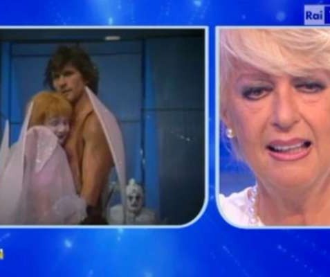 LORETTA GOGGI SCOPPIA IN LACRIME IN DIRETTA TV. ECCO COSA E' SUCCESSO - 21/11/2013
