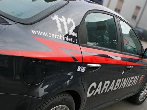 INVESTE 4 GIOVANI CON UN AUTO RUBATA E TENTA DI FUGGIRE. RISCHIA IL LINCIAGGIO - 24/11/2013