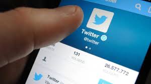 ROMA, AUTO IN DOPPIA FILA ? TWITTER TI MULTA - 02/01/2014