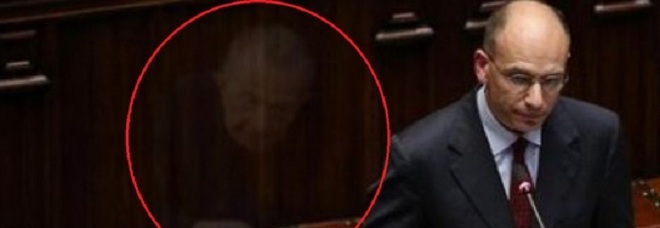 IL FANTASMA DI ANDREOTTI A MONTECITORIO: LA FOTO ''MACABRA'' FA IL GIRO DEL WEB - 13/02/2014