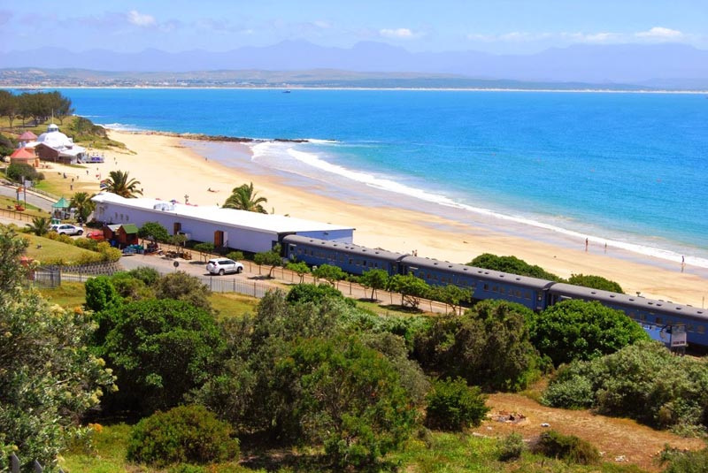 UN TRENO SUL LUNGOMARE CHE IN REALTA' E' UN HOTEL - FOTO - 15/10/2014