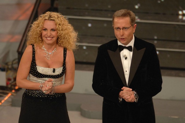 UN GRANDE IN BOCCA AL LUPO A PAOLO BONOLIS E ANTONELLA CLERICI: ECCO PERCHE' - 08/04/2015