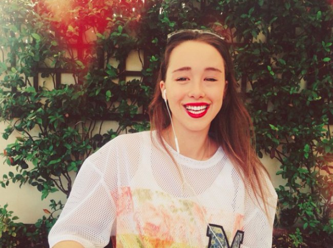 AURORA RAMAZZOTTI: IL PRIMO ''FUORI DI SENO'' PER LA FIGLIA DI MICHELLE E EROS - GUARDA LA FOTO - 06/07/2015