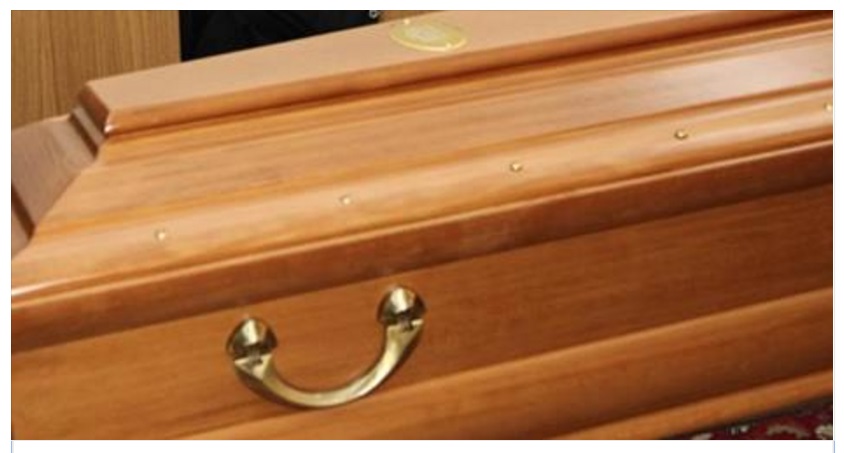 ORRORE IN UN CIMITERO DI ROMA: LA SCOPERTA SHOCK DEI PARTENTI DELL'ANZIANO DEFUNTO - 23/04/2016