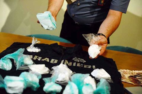 SHOCK A CASA INSIGNE - ARRESTATO UN FAMILIARE: ''NASCONDEVA COCAINA IN CASA'' - 06/10/2016