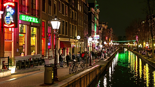 E' LA CITTA' ''PROIBITA'' PER ECCELLENZA, MA NON E' AMSTERDAM: SAPRESTE DIRE DI QUALE CITTA' SI TRATTA? - 28/10/2016