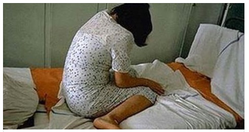 GRIDA PER IL TRAVAGLIO E IN QUEL MOMENTO GRIDA ANCHE LA SORELLA DI 14 ANNI: IL MOTIVO E' ALLUCINANTE - 02/02/2017