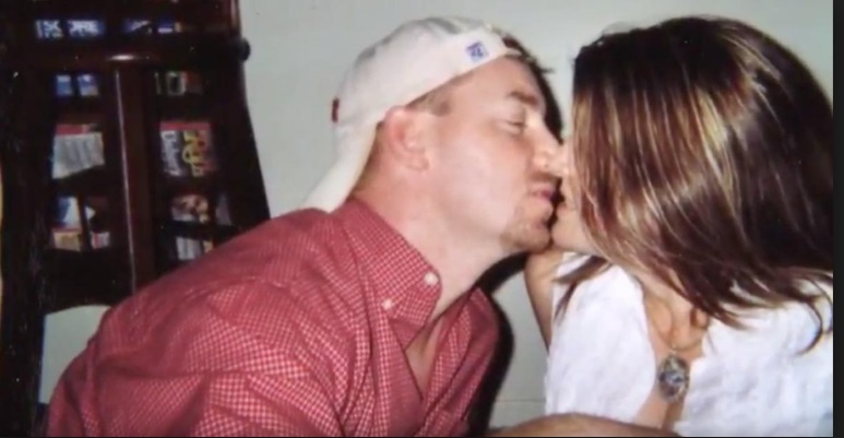 L'UOMO HA INCONTRATO IL SUO PRIMO AMORE ANNI DOPO: MA QUANDO HA VISTO I  FIGLI DI LEI, HA CAPITO QUALCOSA DI TERRIBILE - 02/02/2017