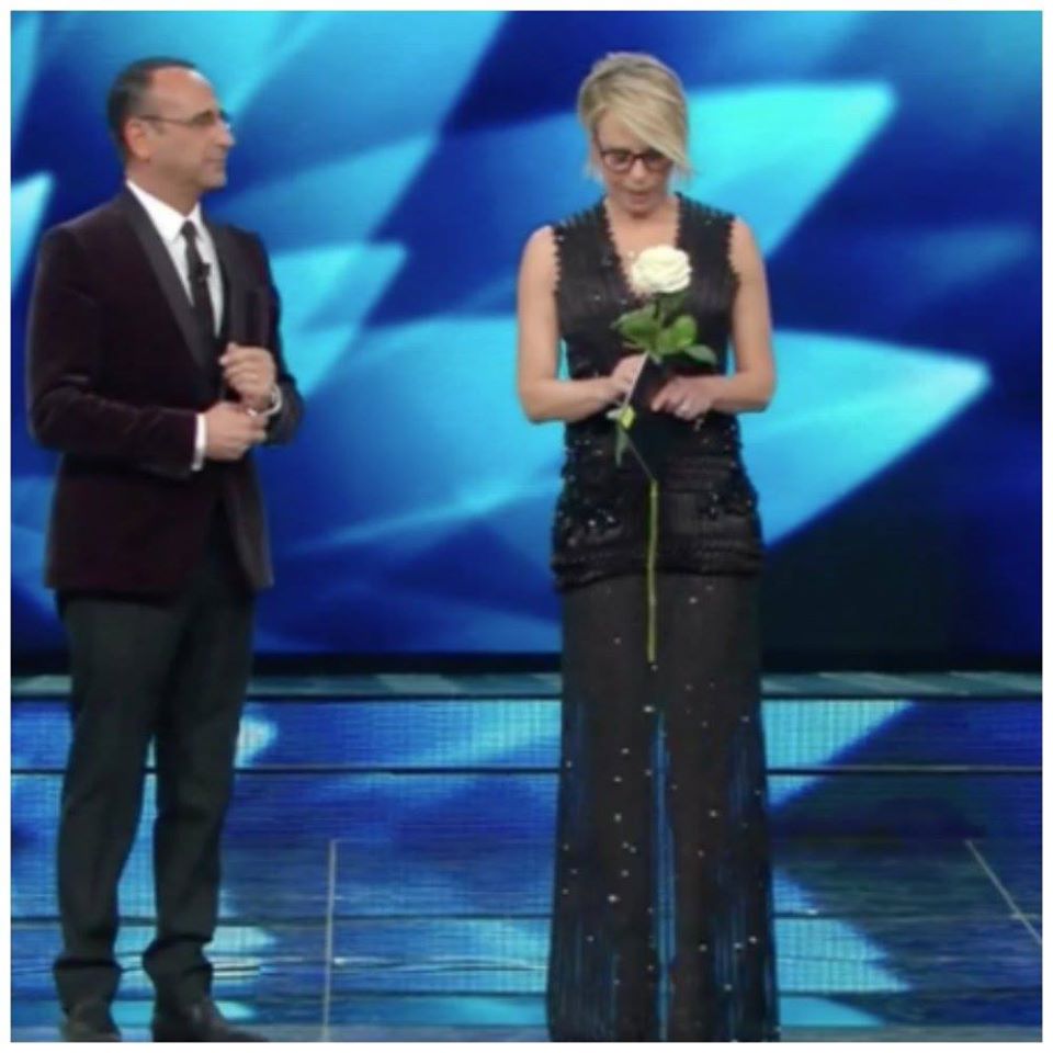 VE NE SIETE ACCORTI? MARIA DE FILIPPI SALE SUL PALCO DELL'ARISTON E PRONUNCIA QUELLA FRASE - 07/02/2017