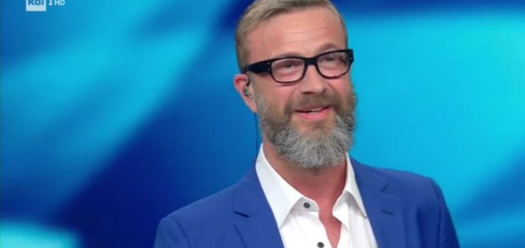 MARCO MASINI TORNA SUL PALCO DELL'ARISTON DECISAMENTE CAMBIATO: RICORDATE COM'ERA QUALCHE ANNO FA? - FOTO - 09/02/2017