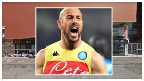 DISAVVENTURA IERI SERA PER REINA: VIENE 'SALVATO' DAL GRANDE CUORE DEI NAPOLETANI - 01/03/2017