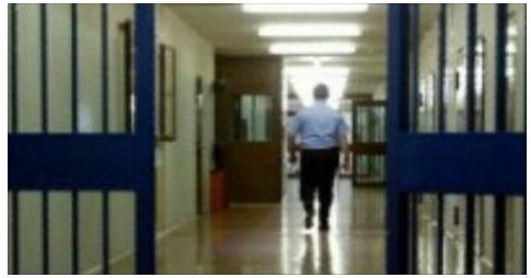 IN CARCERE PER AVER VIOLENTATO LA FIGLIA: IL COMPAGNO DI CELLA LO ''PUNISCE'' IN MANIERA PERVERSA - 07/03/2017