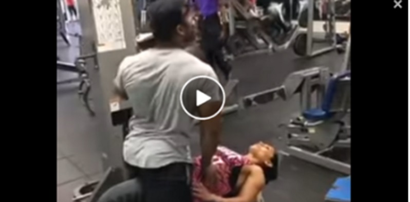 GUARDATE COSA FA QUESTO PERSONAL TRAINER ALLA SUA CLIENTE, ASSURDO: E VOI COSA FARESTE? - 15/03/2017