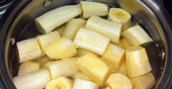 FAI BOLLIRE UNA BANANA IN ACQUA E POI BEVI IL SUCCO: ECCO COSA TI ACCADE - 16/05/2016