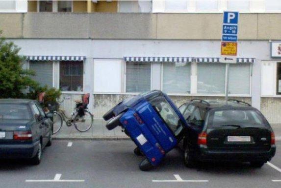 NUN E' VERO CHE PARCHEGGIO MALE... PARCHEGGIO SOLO IN MODO CREATIVO !! - 05/03/2012