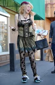 QUANNO TE VESTI NO' SCHIFO... FINISCE CHE INCONTRI MEZZO MONDO !! - 07/03/2012