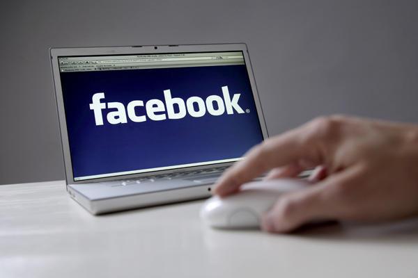 OCCHIO NUN VEDE... FACEBOOK TE SGAMA !! - 08/03/2012