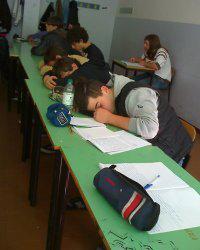 PE' QUELLI CHE A SCUOLA ERANO SEMPRE... SVEJI E ATTENTI A SEGUI' LE LEZIONI !! - 11/03/2012