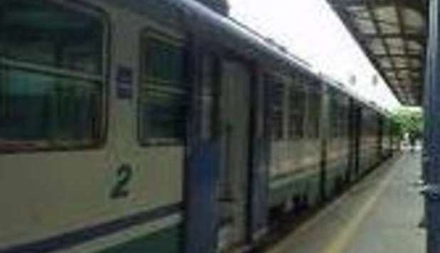 25ENNE DECAPITATA DAL TRENO MENTRE CAMMINA VICINO AI BINARI - 19/12/2012
