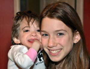 Bambina per sempre, ha quasi 10 anni ma sembra una neonata - 25/12/2012
