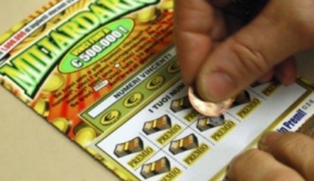 'MALATO' DI GRATTA E VINCI: PERDE 50MILA EURO IN DUE ANNI - 25/07/2012