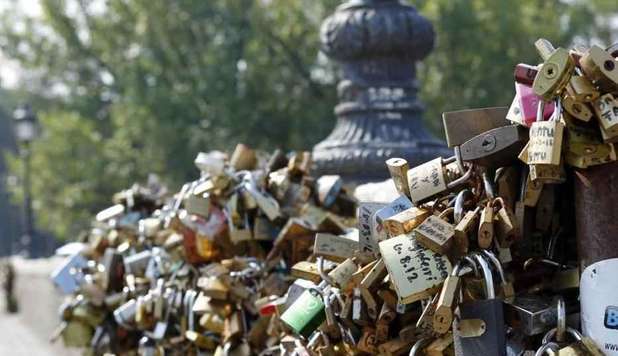 ROMA, MAXI-MULTA DI 250 EURO A CHI METTE I LUCCHETTI A PONTE MILVIO - 19/09/2012