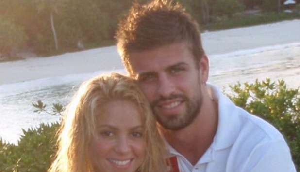 SHAKIRA È INCINTA DI PIQUÉ, L'ANNUNCIO SU FB: 'IO E GERARD SIAMO FELICI' - 20/09/2012
