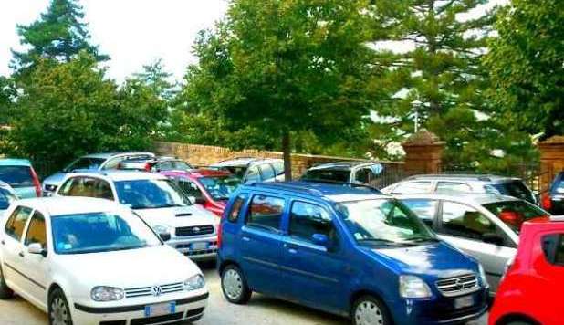 DIMENTICA DOVE HA PARCHEGGIATO L'AUTO: LA RITROVA DOPO DUE ANNI - 15/10/2012