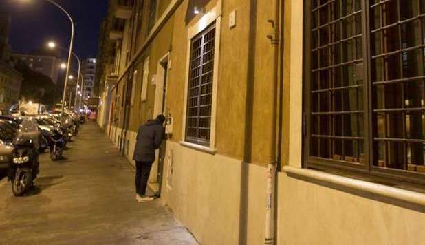 BIMBO SI IMPICCA, AMICHETTI IN LACRIME. 'FORSE A SPINGERLO È STATO UN BULLO' - FOTO - 30/10/2012