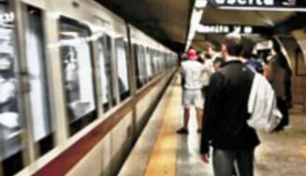 ROMA, INCUBO METRO B: TRENI FERMI PER UN'ORA. I PASSEGGERI IN RIVOLTA - 06/11/2012