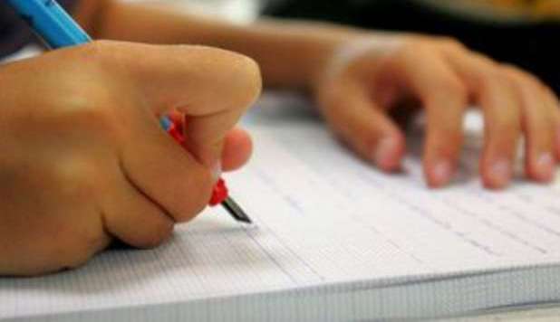 TEMA CHOC A RAGAZZI DI 13 ANNI: 'COME VI UCCIDERESTE ?'. MAESTRA SOSPESA - 10/12/2012