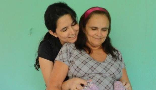 A 51 ANNI PRESTA L'UTERO ALLA FIGLIA E DÀ ALLA LUCE DUE GEMELLINE - FOTO - 09/01/2013