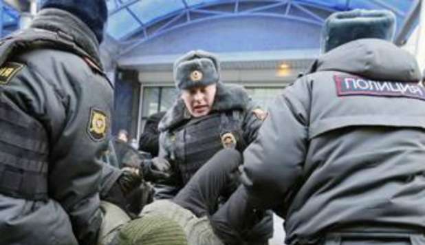 RUSSIA, PUTIN VARA LA LEGGE ANTI-GAY:  'È VIETATO PARLARNE IN PUBBLICO' - FOTO - 26/01/2013
