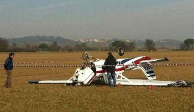 ROMA, AEREO PRECIPITA VICINO AL GRA: DUE FERITI, 'SALVI PER MIRACOLO' - FOTO - 01/02/2013