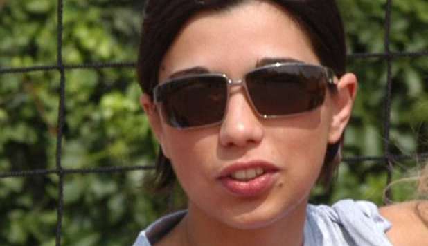 LIBERA DOPO IL MASSACRO DEI GENITORI, ERIKA GUIDA L'AUTO DELLA MAMMA - FOTO - 12/02/2013