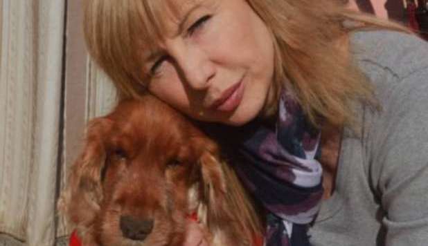 CANE ABBANDONATO IN UN CASSONETTO: LA SUA 'SALVATRICE' LO ADOTTA - FOTO - 20/02/2013