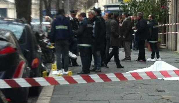 ROMA, RAPINA AL PORTAVALORI: UN MORTO, PANICO TRA PASSANTI E TURISTI - FOTO - 01/03/2013