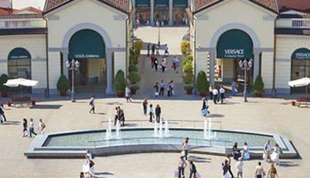 ALLARME BOMBA AGLI OUTLET DI ROMA E SERRAVALLE: 'EVACUATE 15MILA PERSONE' - 10/03/2013