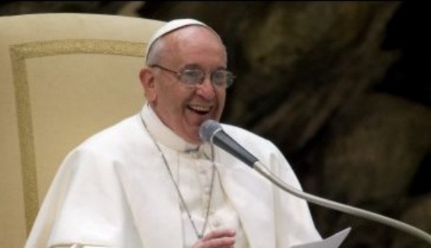 PAPA FRANCESCO INCONTRA I GIORNALISTI: 'VORREI UNA CHIESA POVERA' - FOTO - 16/03/2013
