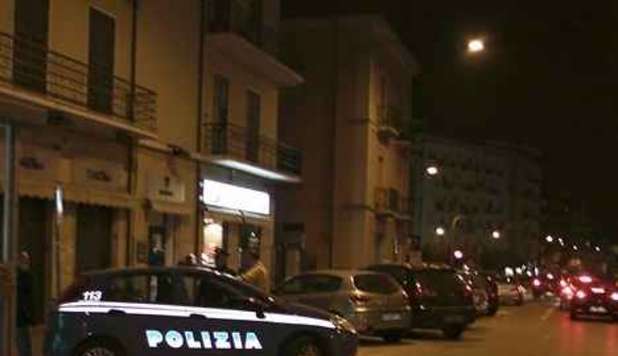 TREDICENNE CHOC: SI IMPICCA A UN ALBERO VICINO CASA - 16/03/2013