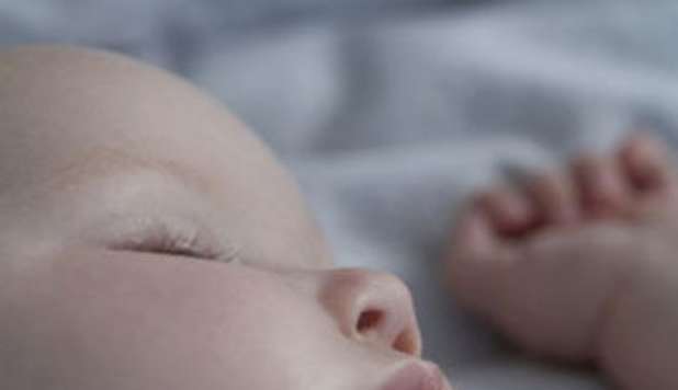 LA NEONATA PIANGE TROPPO. VICINA DI CASA DENUNCIA MAMMA 19ENNE - 17/03/2013