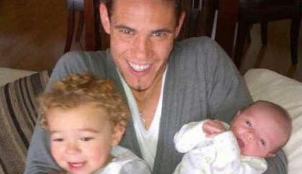 CAVANI IGNORA IL GOSSIP E POSTA  LA FOTO DEI FIGLI: 'I MIEI PRINCIPI' - GUARDA - 21/03/2013