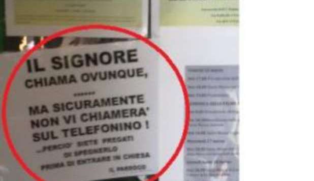 IL PARROCO VIETA I TELEFONINI: 'DIO CHIAMA OVUNQUE, MA NON SUL CELLULARE' - FOTO - 25/03/2013