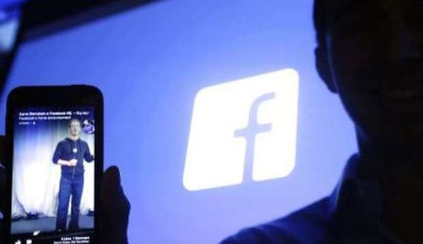 FACEBOOK LANCIA 'HOME', È GIÀ BUFERA. 'MEDIOCRE'. 'DISTRUGGE PRIVACY' - FOTO - 05/04/2013