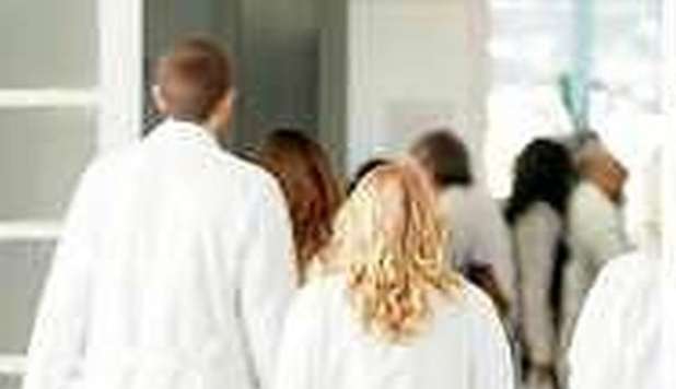 ROMA, VA IN OSPEDALE PER UNA BRONCHITE E MUORE IN SALA D'ATTESA DAVANTI AL FIGLIO - 09/04/2013