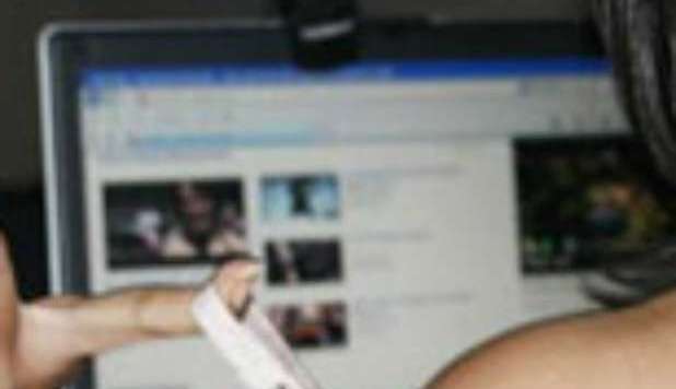 ROMA, MAESTRA ADESCA E FA L'AMORE CON UN 13ENNE CONOSCIUTO IN CHAT - 13/04/2013