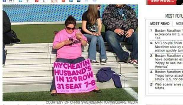 MOGLIE TRADITA, 'SMASCHERA' IL MARITO CON UNO STRISCIONE ALLO STADIO - FOTO - 16/04/2013