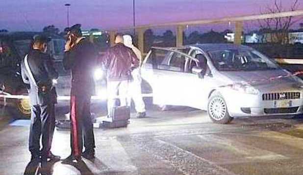ROMA, INSEGUE IN AUTO L'EX MOGLIE E LA UCCIDE CON 6 COLPI. 'AVEVANO DUE BIMBE' - FOTO - 19/04/2013