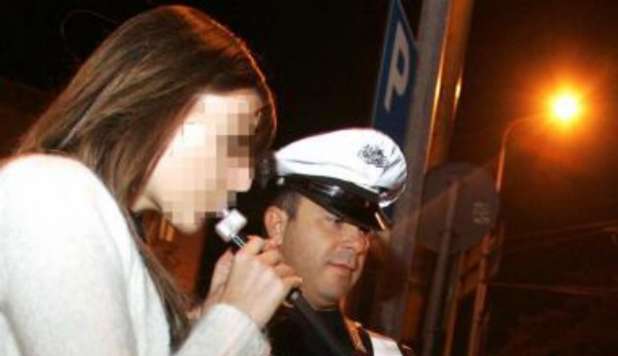 CHIAMA IL 112 E SI AUTODENUNCIA: 'HO BEVUTO E STO GUIDANDO' - 22/04/2013